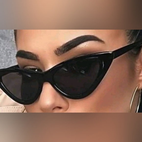 Cat Eye Sunglasses - Picture 4 of 8